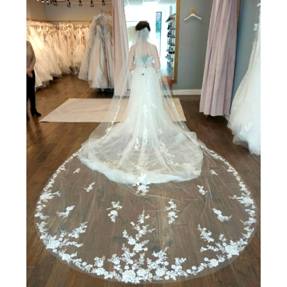 New Never Used! Beautiful Long Elegant Veil Wedding